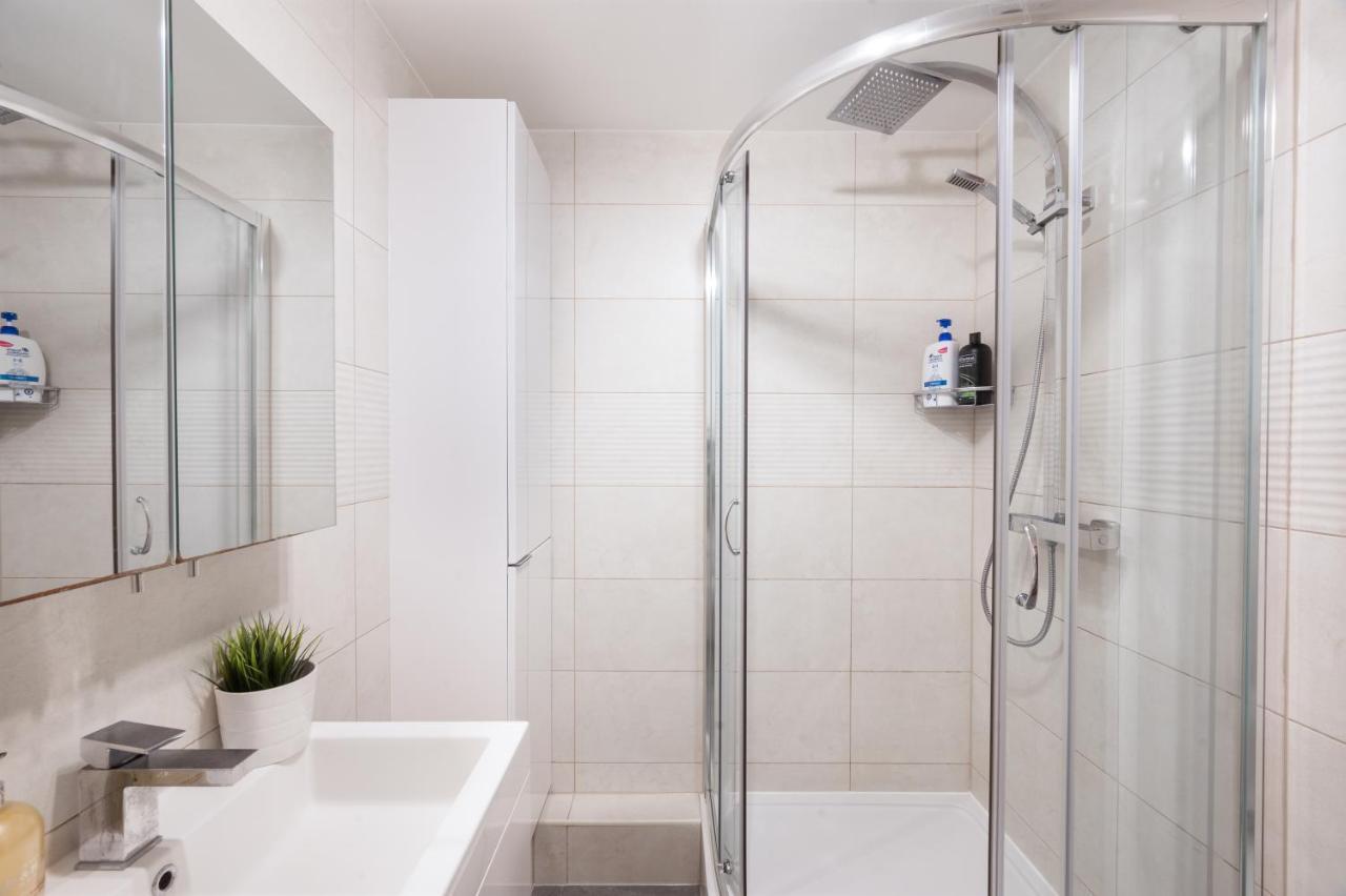 Riverside Balcony Apartments, 10 Minutes From Oxford Circus Londres Exterior foto