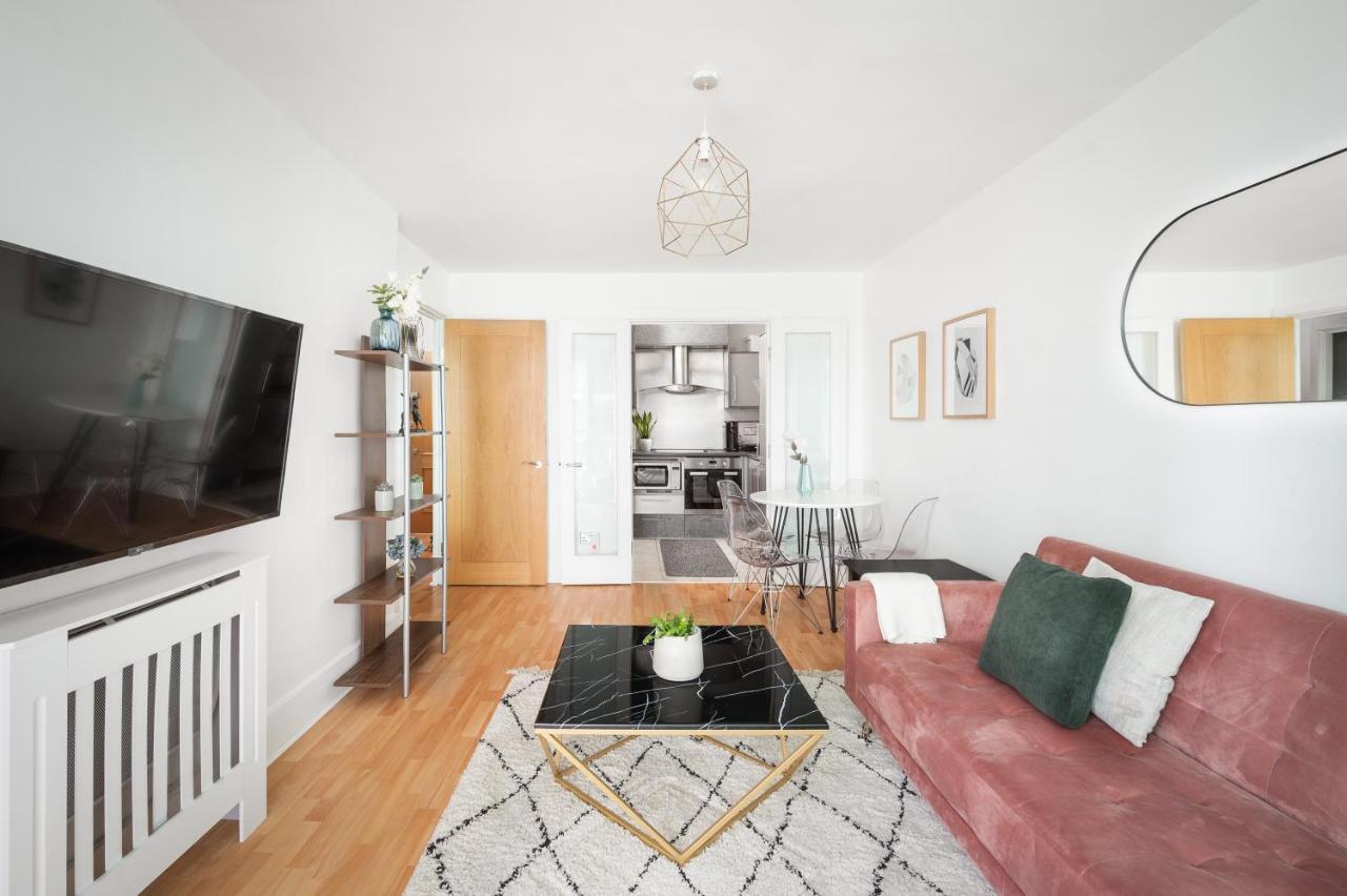 Riverside Balcony Apartments, 10 Minutes From Oxford Circus Londres Exterior foto