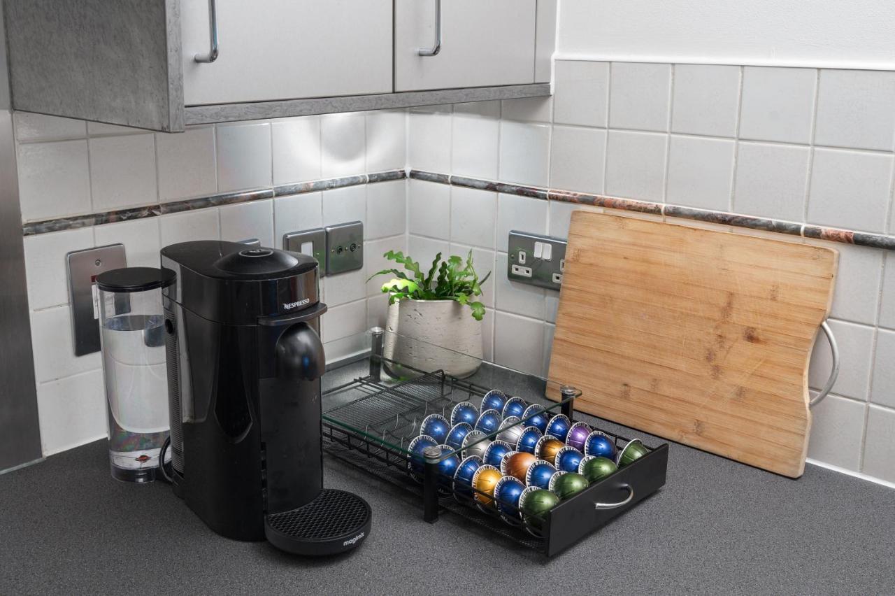 Riverside Balcony Apartments, 10 Minutes From Oxford Circus Londres Exterior foto