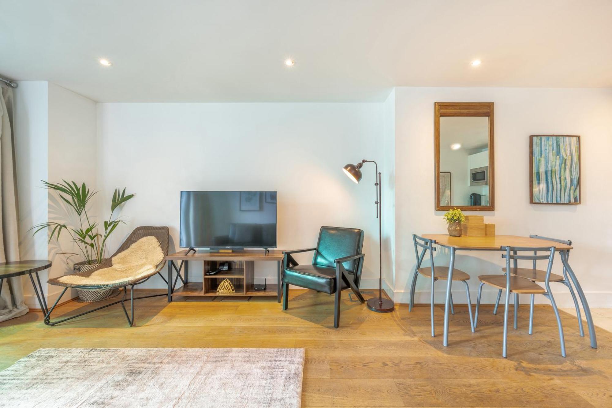 Riverside Balcony Apartments, 10 Minutes From Oxford Circus Londres Exterior foto