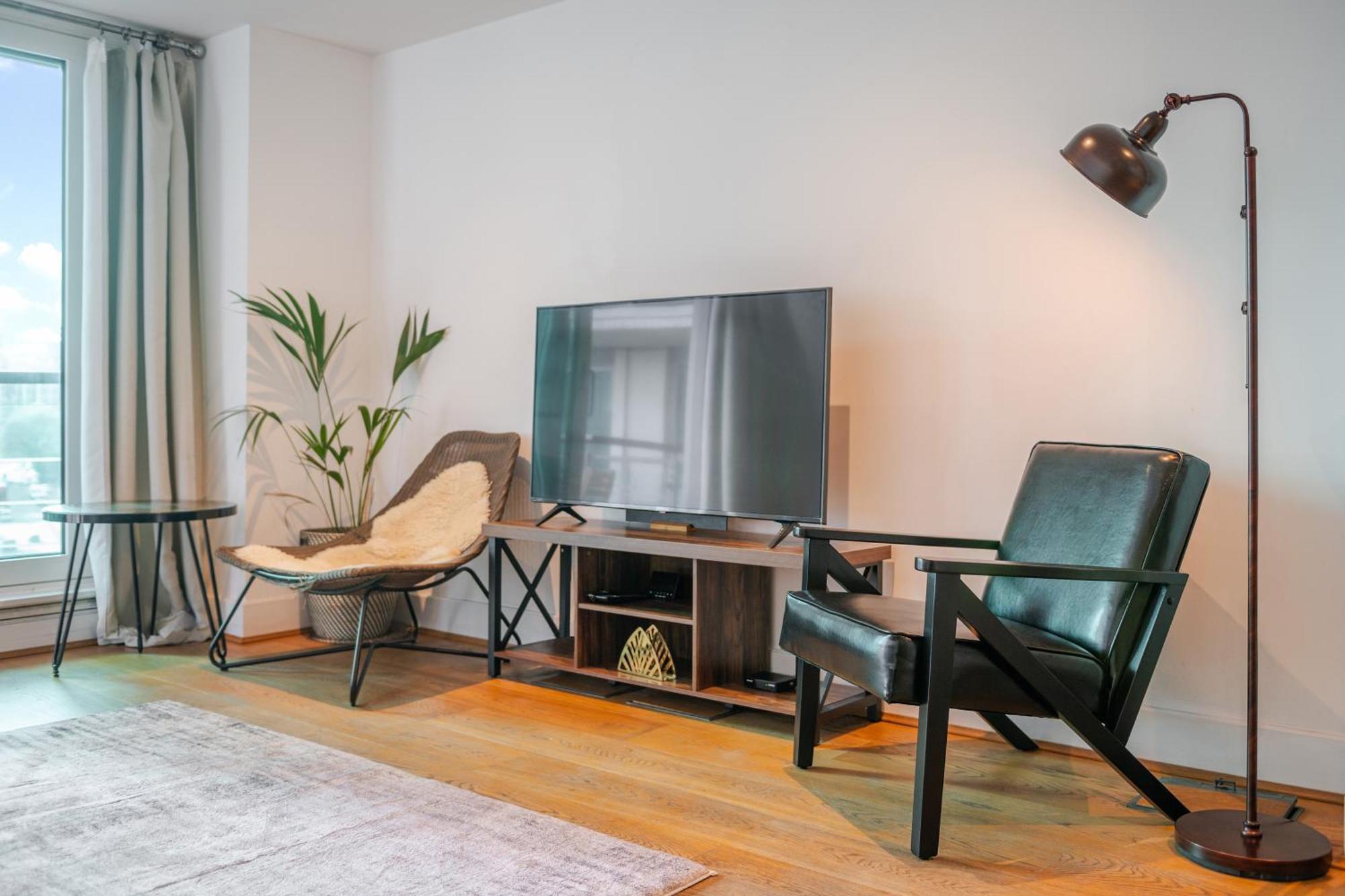 Riverside Balcony Apartments, 10 Minutes From Oxford Circus Londres Exterior foto