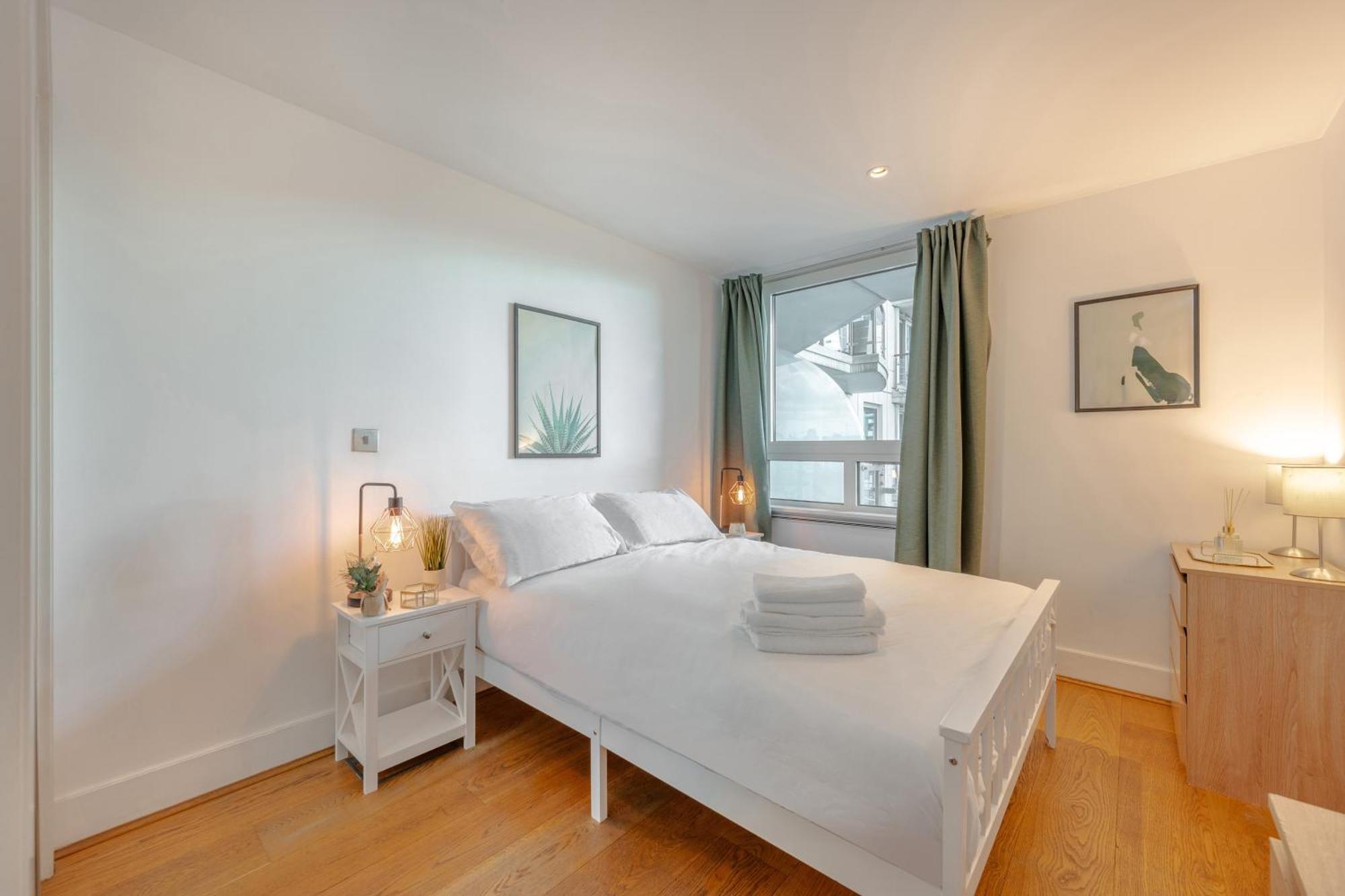 Riverside Balcony Apartments, 10 Minutes From Oxford Circus Londres Exterior foto