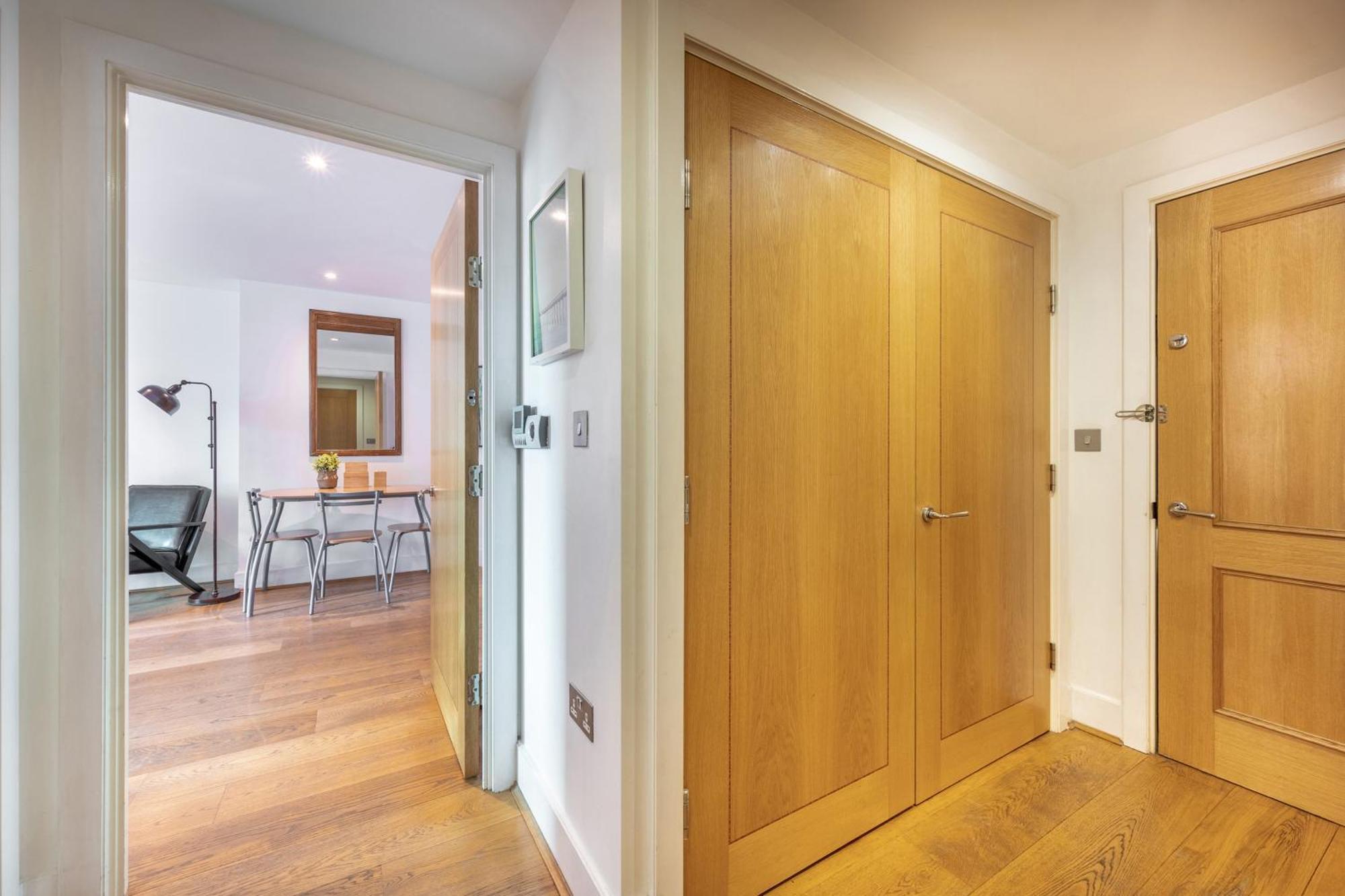 Riverside Balcony Apartments, 10 Minutes From Oxford Circus Londres Exterior foto