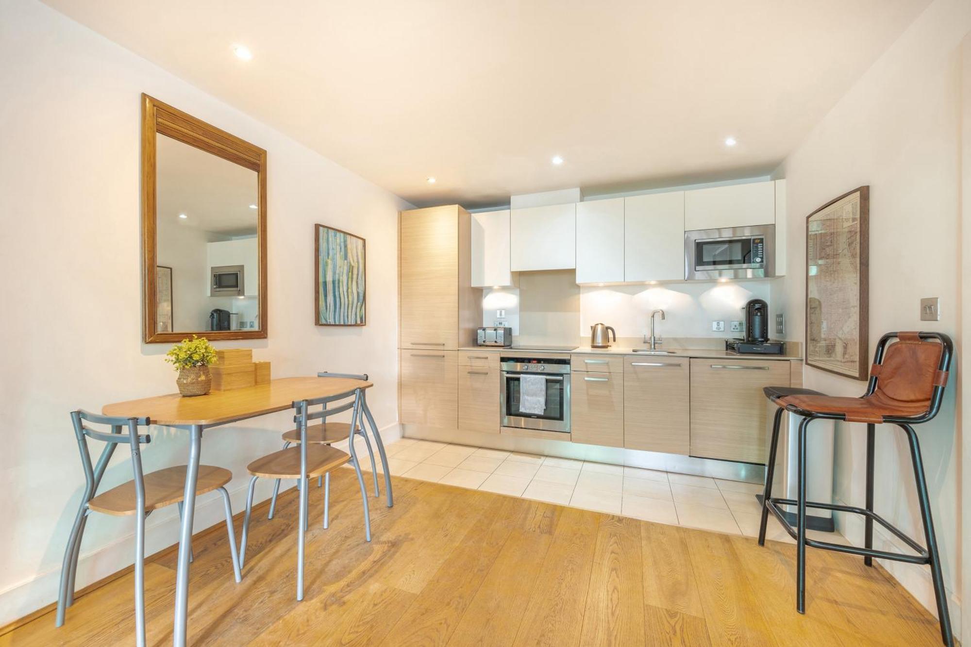Riverside Balcony Apartments, 10 Minutes From Oxford Circus Londres Exterior foto