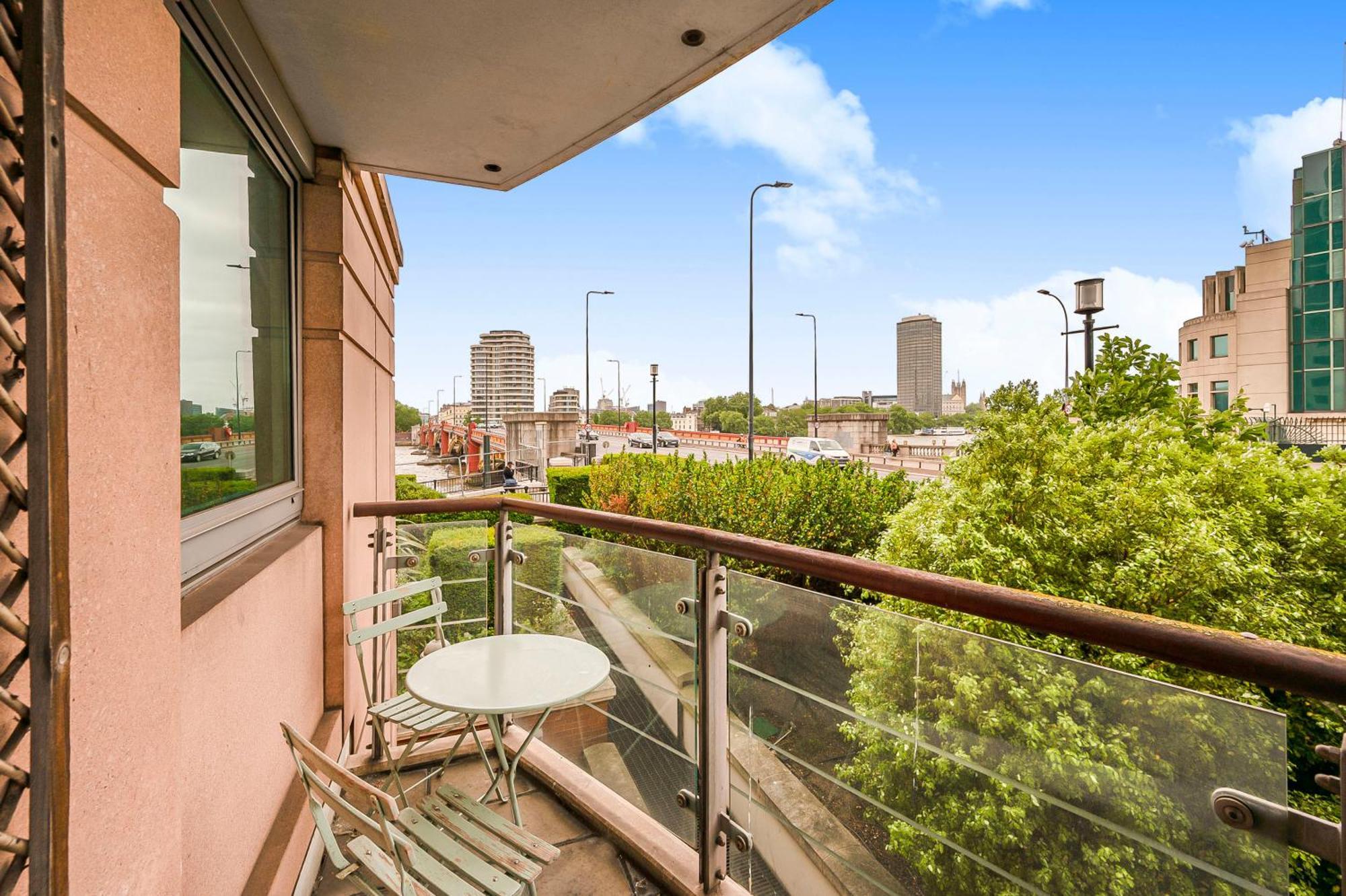 Riverside Balcony Apartments, 10 Minutes From Oxford Circus Londres Exterior foto