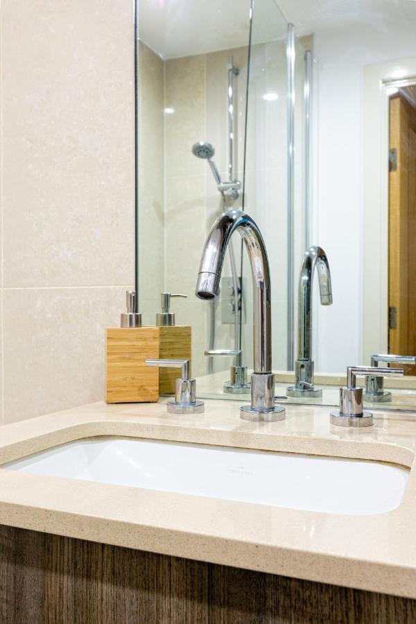 Riverside Balcony Apartments, 10 Minutes From Oxford Circus Londres Exterior foto